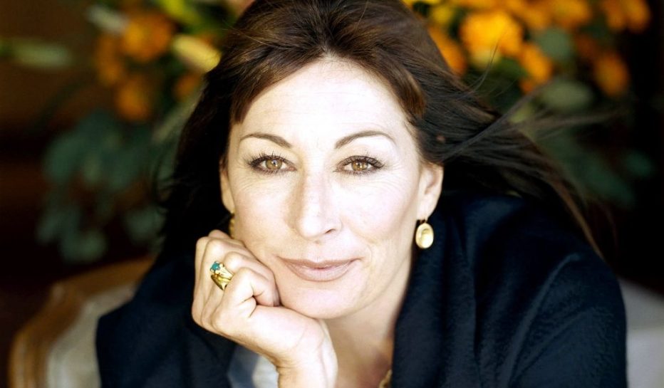 Anjelica Huston