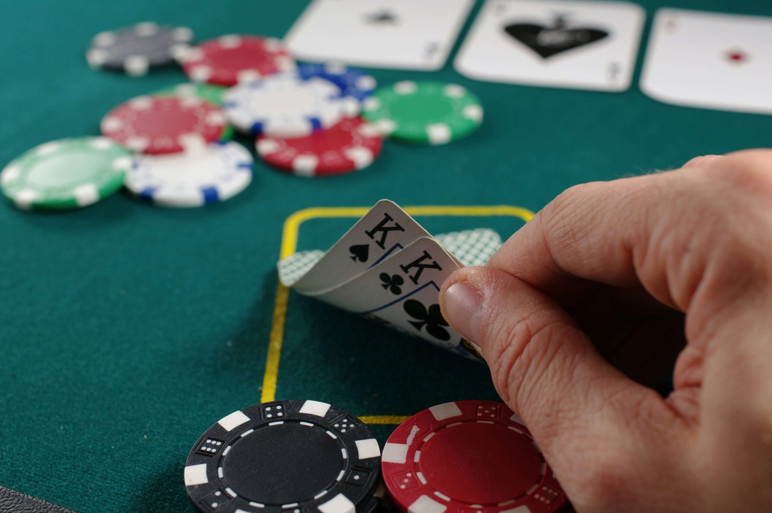 15 signs of gambling addiction